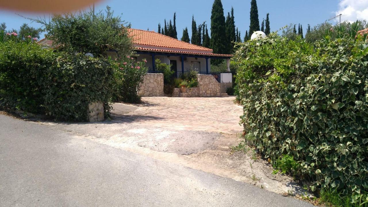 Takis Haikos House Two Minutes Walk To The Beach Peroulia Вунарія Екстер'єр фото